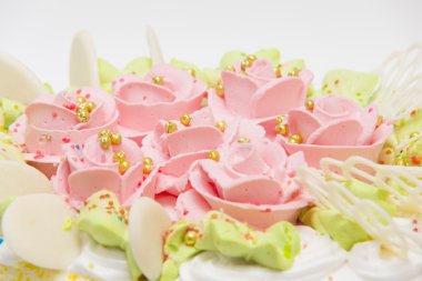 tatlı pasta krem gül ile