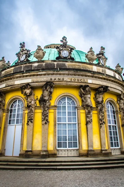 Almanya 'nın Potsdam kentindeki Sanssouci Sarayı — Stok fotoğraf