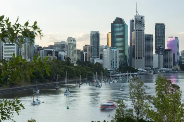 Brisbane, Australia - 23rd April, 2016: View of Brisbane City from Kangaroo Point during the day on the 23rd of April 2016. — Stock Photo, Image