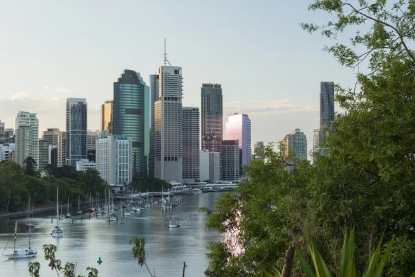 Brisbane, Australia - 23rd April, 2016: View of Brisbane City from Kangaroo Point during the day on the 23rd of April 2016. — Stock Photo, Image