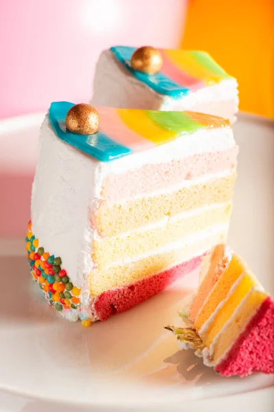 Scheibe Regenbogenkuchen Lebensmittel Hintergrund — Stockfoto