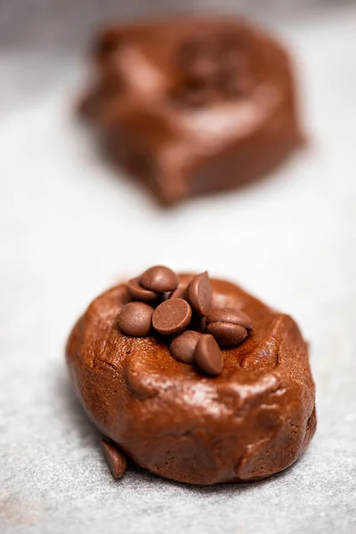 Klassische Schokoladenkekse Die Vor Dem Backen Zubereitet Werden Lebensmittel Hintergrund — Stockfoto