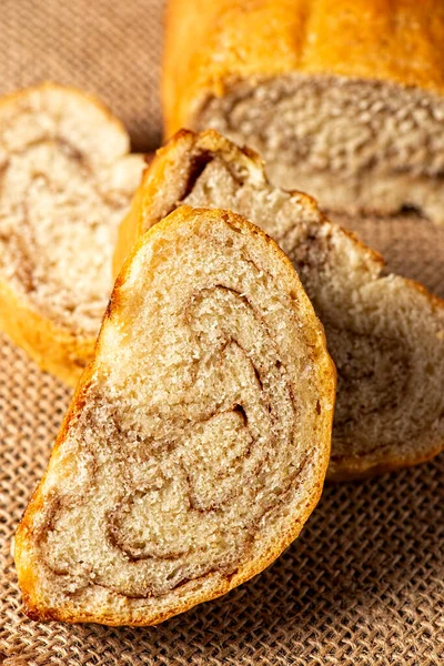 Tarçın girdabı ekmek, yemek pişirme.