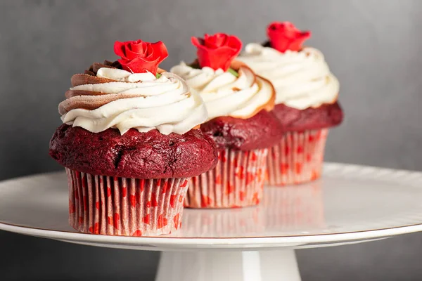 Valentine Day Themed Red Velvet Cupcakes Chocolate Vanilla Buttercream Icing — Stock Photo, Image