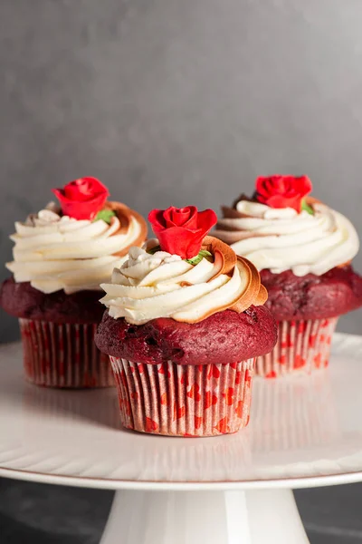 Valentine Day Themed Red Velvet Cupcakes Chocolate Vanilla Buttercream Icing — Stock Photo, Image