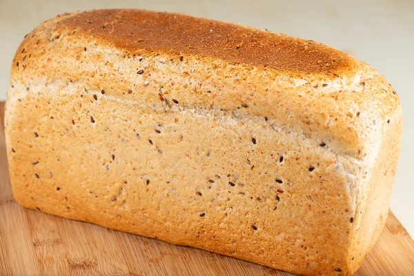 Freshly Baked Multigrain Wholemeal Bread Loaf — Stock Photo, Image