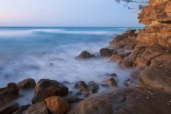 Atardecer en la playa . — Foto de Stock