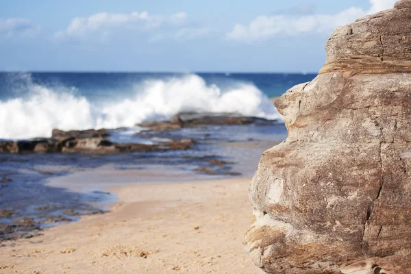 Rock face en la playa . —  Fotos de Stock