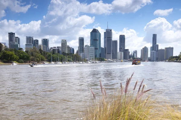 Brisbane, Australia - 26th September, 2014: View from Kangaroo point in Brisbane where tourists visit to see the city and families bbq.  — Stock Photo, Image