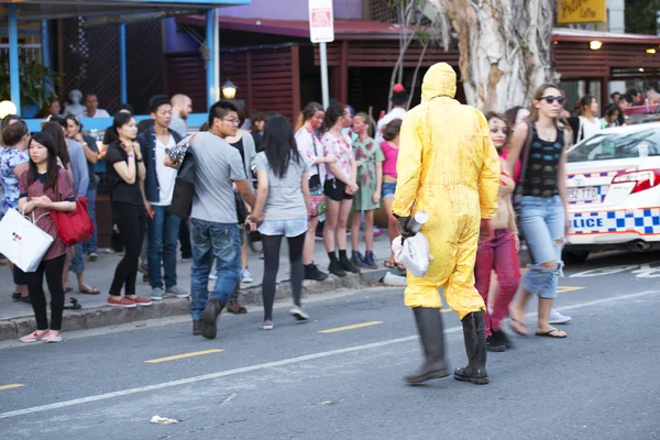 Brisbane, Queensland, Australia - 5 de octubre de 2014: Caminata anual de zombis de la fundación del cerebro 5 de octubre de 2014 en West End, Brisbane, Australia . — Foto de Stock