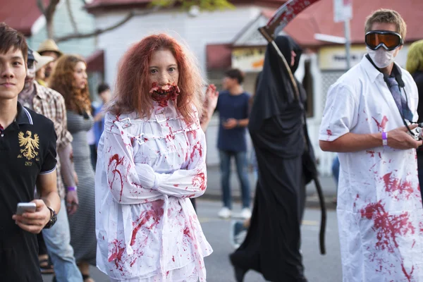 Brisbane, queensland, Austrálie - 5. října 2014: roční mozku nadace zombie chůze 5. října 2014 ve west Endu, brisbane, Austrálie. — Stock fotografie