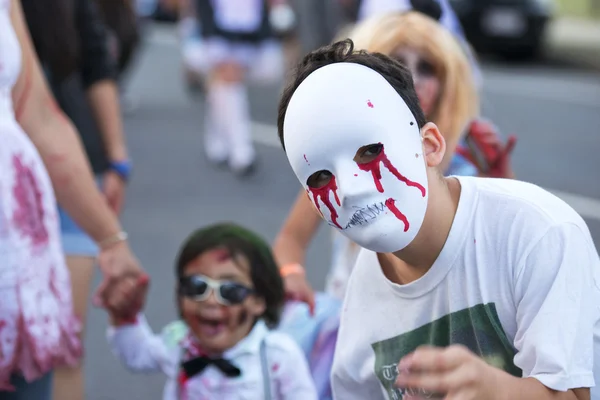 Brisbane, Queensland, Australia - October 5th 2014: Annual brain foundation zombie walk October 5th, 2014 in West end, Brisbane, Australia. — Stock Photo, Image