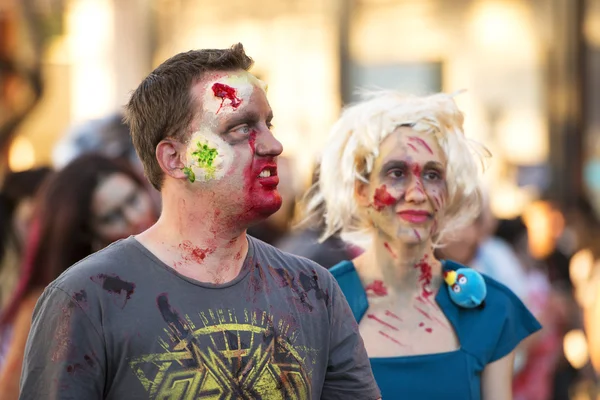 Brisbane, Queensland, Australia - 5 de octubre de 2014: Caminata anual de zombis de la fundación del cerebro 5 de octubre de 2014 en West End, Brisbane, Australia . —  Fotos de Stock