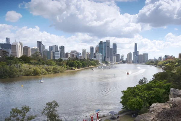 Brisbane, Austrália - 26 de setembro de 2014: Vista do ponto canguru com vista para Brisbane City e rio durante o dia . — Fotografia de Stock