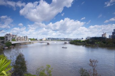 Brisbane, Avustralya - 26 Eylül, 2014: kanguru görünümünden noktası bakan Brisbane şehir ve nehir gündüz.