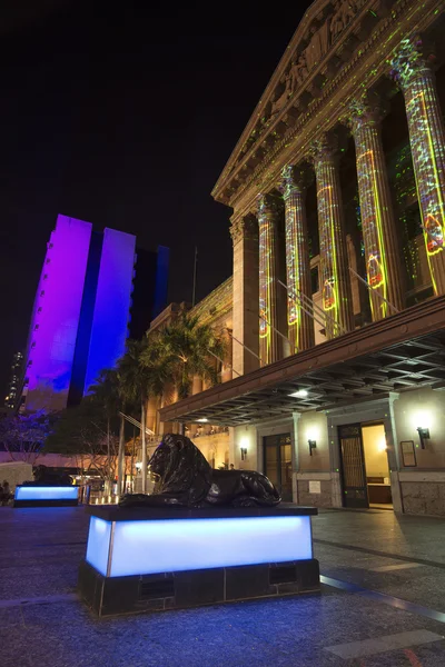 Brisbane, Avustralya - 25 Ekim 2014: Renk City, Brisbane şehrinde görsel ışık görüntü için G20 Zirvesi Öncesi Yükselmekte. 2014 G-20 Brisbane, Avustralya yapılacak.