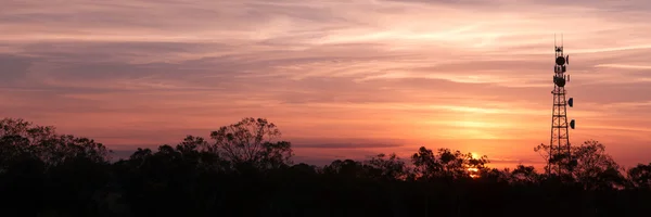 Radyo kulesi ile gök - panoramik — Stok fotoğraf