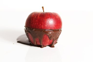 Koyu çikolata akan out ile elma.