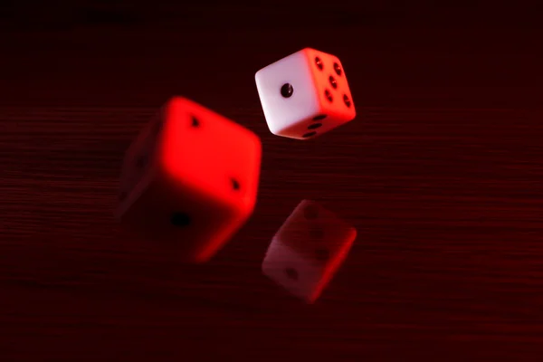 Dados de jogos com uma tonalidade vermelha . — Fotografia de Stock