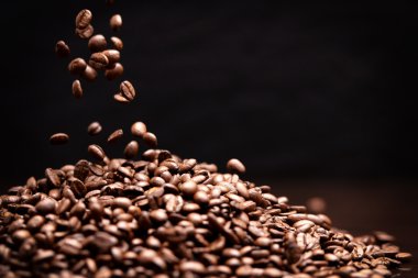 Yüksek karşıtlık kahve çekirdekleri.