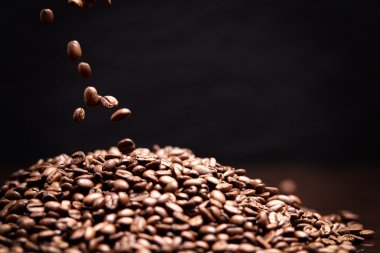 Yüksek karşıtlık kahve çekirdekleri.