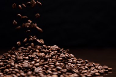 Yüksek karşıtlık kahve çekirdekleri.