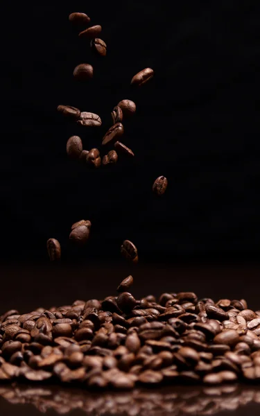 High contrast coffee beans. — Stock Photo, Image