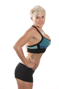 Sarışın kadın fitness model poz.