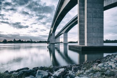 Ağ Geçidi köprü otoyol