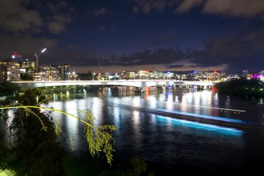 Brisbane, Avustralya - 27 Mayıs 2015: Kangaroo Point Brisbane şehir ve nehir görünümünden 27 Mayıs 2015 tarihinde şehir.