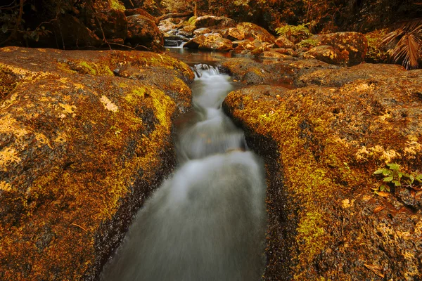 Schöner Wasserfall — Stockfoto