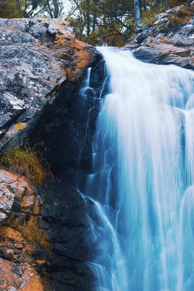 Schöner Wasserfall — Stockfoto