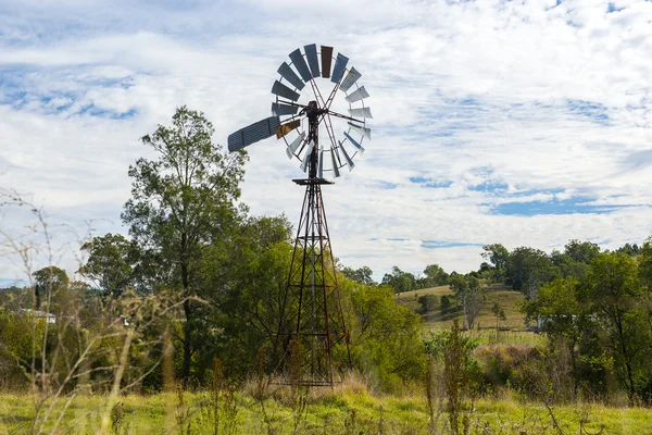 Outback szélmalom, Queensland, Ausztrália — Stock Fotó