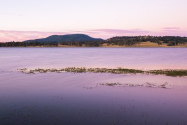 Lake Moogerah Queensland renkli günbatımı