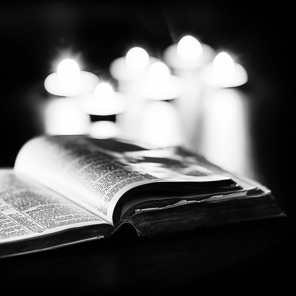 Bible with candles — Stock Photo, Image