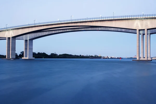 Gateway brug autosnelweg in Brisbane — Stockfoto