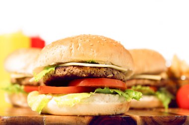 Klasik hamburger peyniri ile