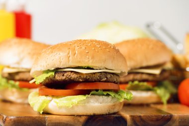 Klasik hamburger peyniri ile