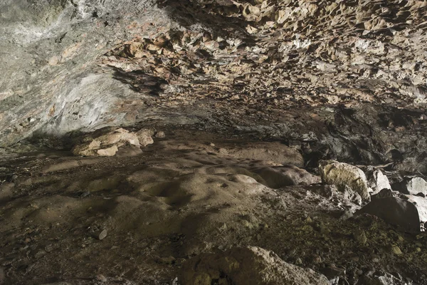 Jeskyně na přírodní most — Stock fotografie