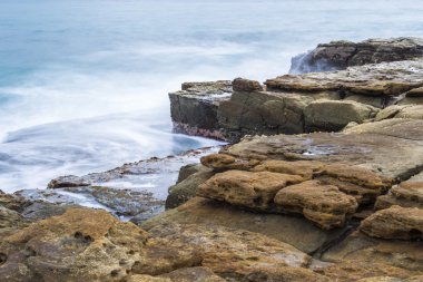 Kayalar ve nokta Cartwright, dalgalar