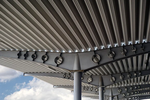회색 금속 지붕 — 스톡 사진