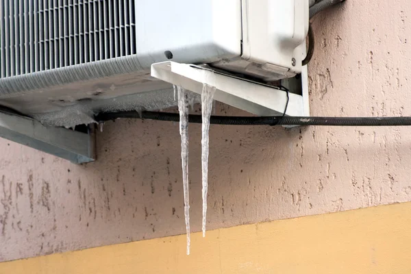 Climatiseur congelé avec glaçons — Photo