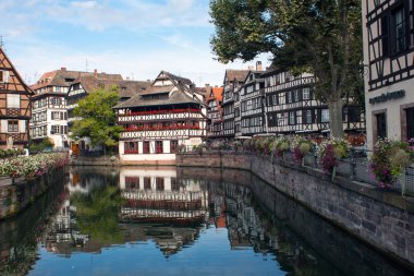 Strazburg renkli evleri.