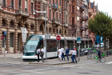 Strazburg geçen tramvay