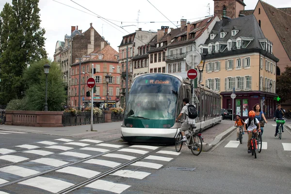 Straßenbahn durch Straßburg — Stockfoto