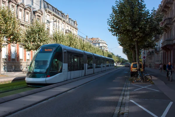 Tram que passa por Estrasburgo — Fotografia de Stock