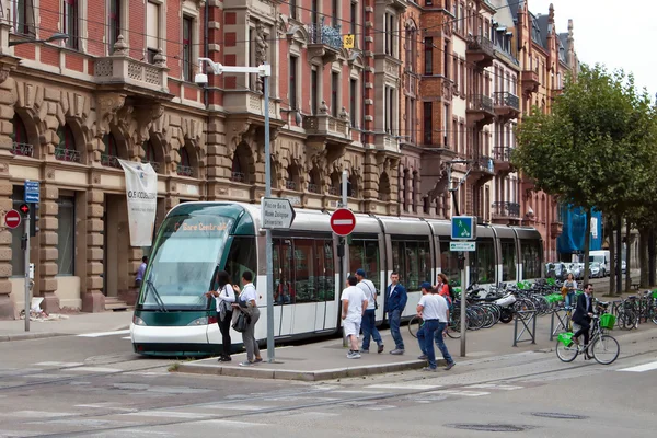 Tram que passa por Estrasburgo — Fotografia de Stock