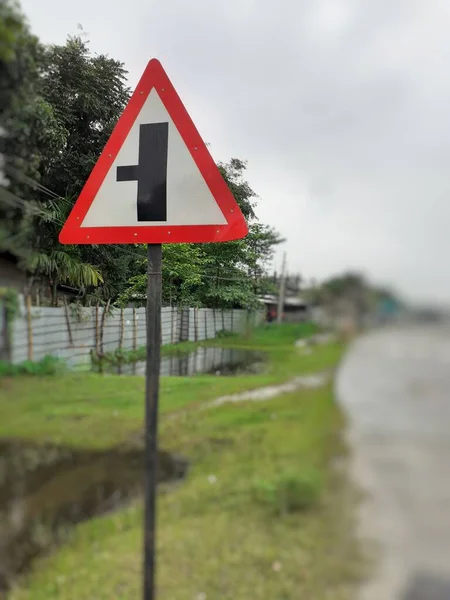 Driewegkruising Waarschuwingsbord Kruising Verkeersbord Aan Kant Van Weg — Stockfoto