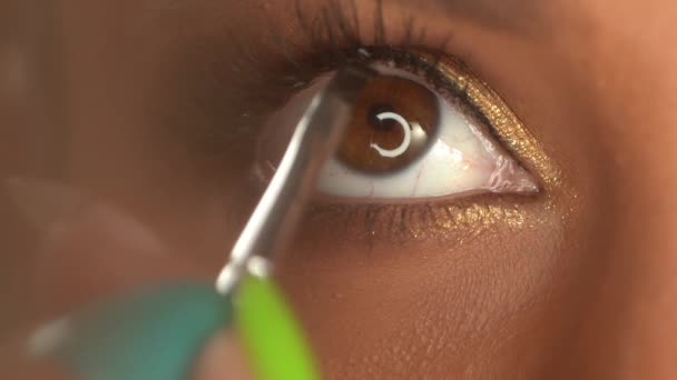 Cropped View African American Woman Applying Cosmetic Product Eyelashes — Stock Video