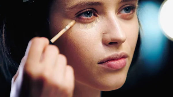 Blurred Hand Makeup Artist Holding Cosmetic Brush While Applying Concealer — Stock Photo, Image